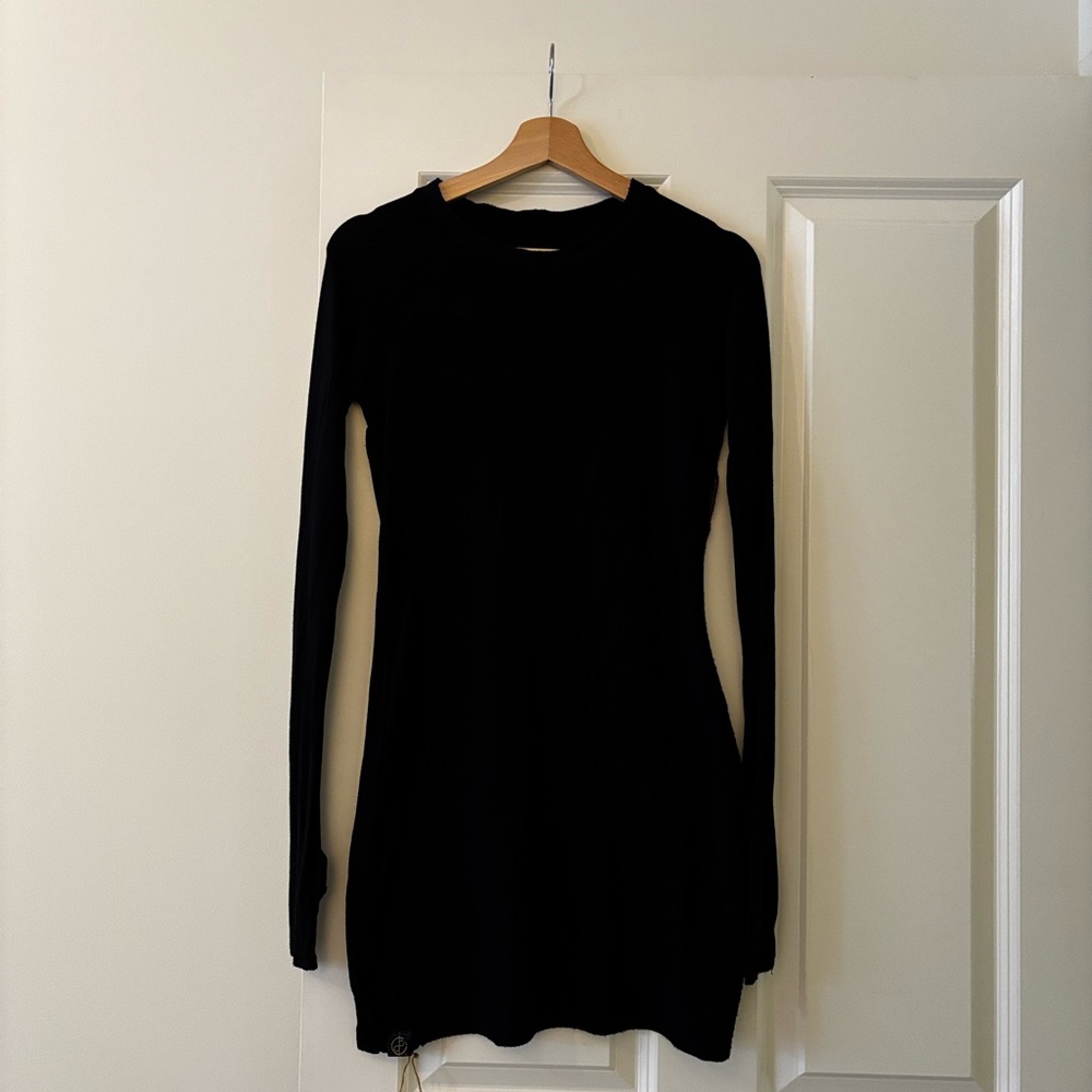 Elegant Black and Gold Women's Dress - Picture 9 of 15